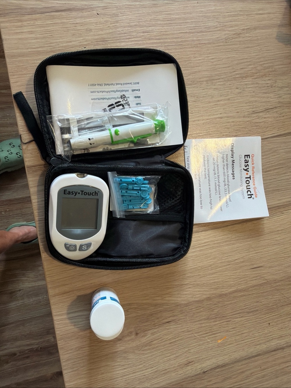 White Glucose Meter Kit with Blue Lancets